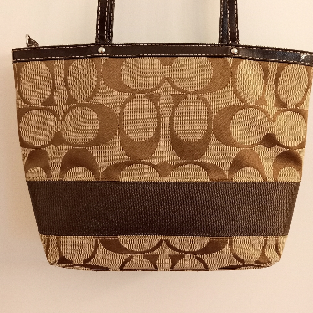 Coach bucket purse - Picture 2 of 6
